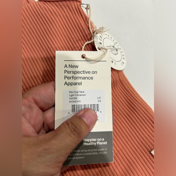 Vuori Women's XS Rib Crop Tank Pink NWT Stretch Rib Knit Built-in Bra - Picture 8 of 8